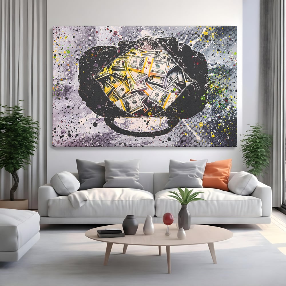 Tablou canvas cu pictura valiza plina cu dolari, fara rama, pe sasiu de lemn, pe perete intr-un living